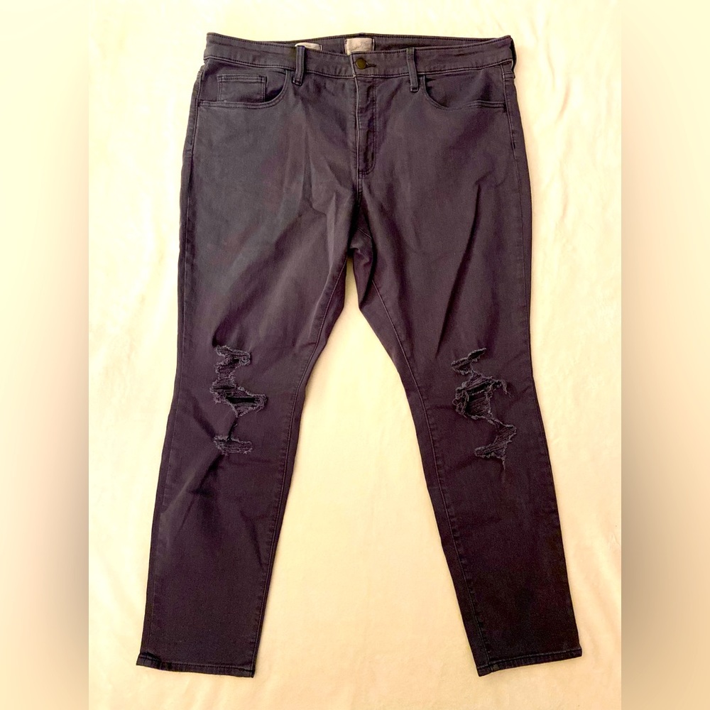 Universal Threads washed purple skinny ripped jeans. Size 18